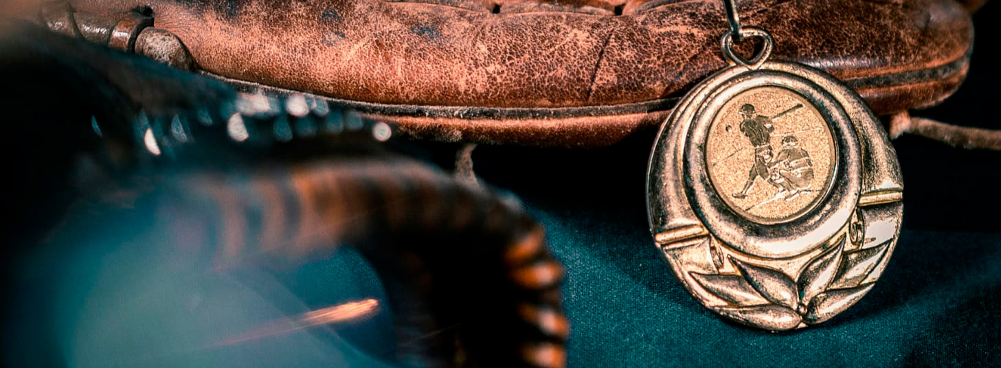 Diseño de trofeos, medallas y placas conmemorativas con fabricación personalizada